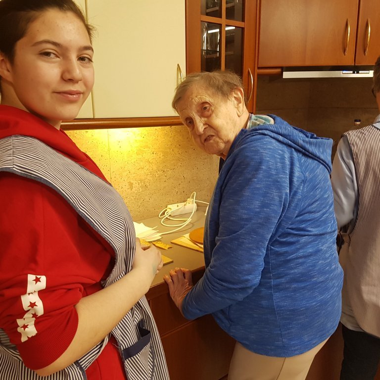 47379538_2249546755321287_212570356819427328_n