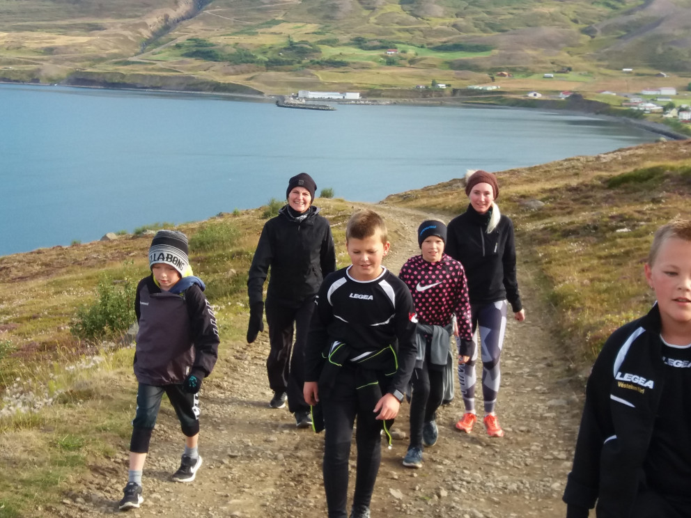 Hópmynd tekin fyrir Norræna skólahlaupið