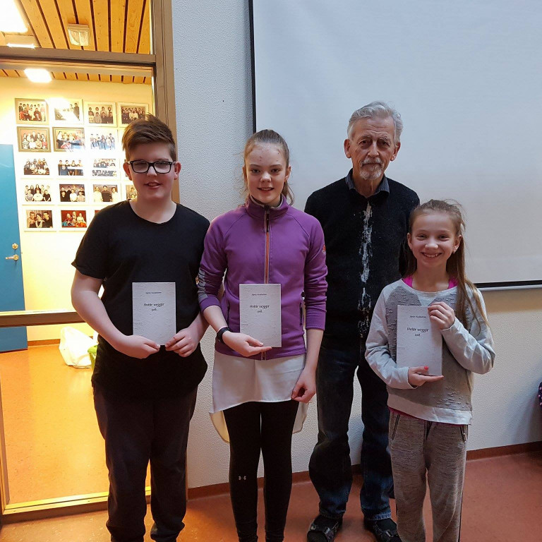 Þátttakendur í upplestrarkeppninni fá óvænta gjöf