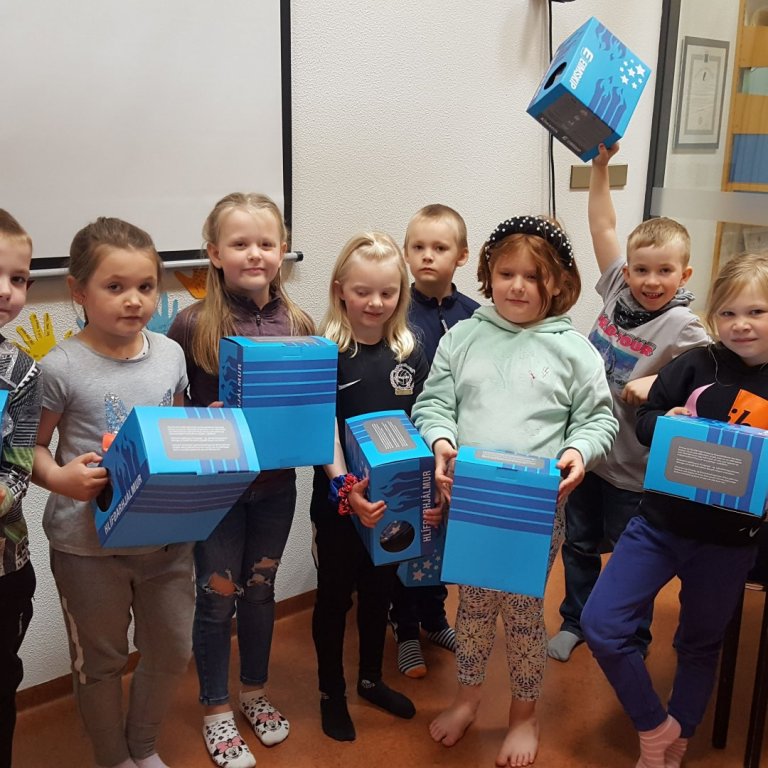 Nemendur í 1. bekk fengu hjálma